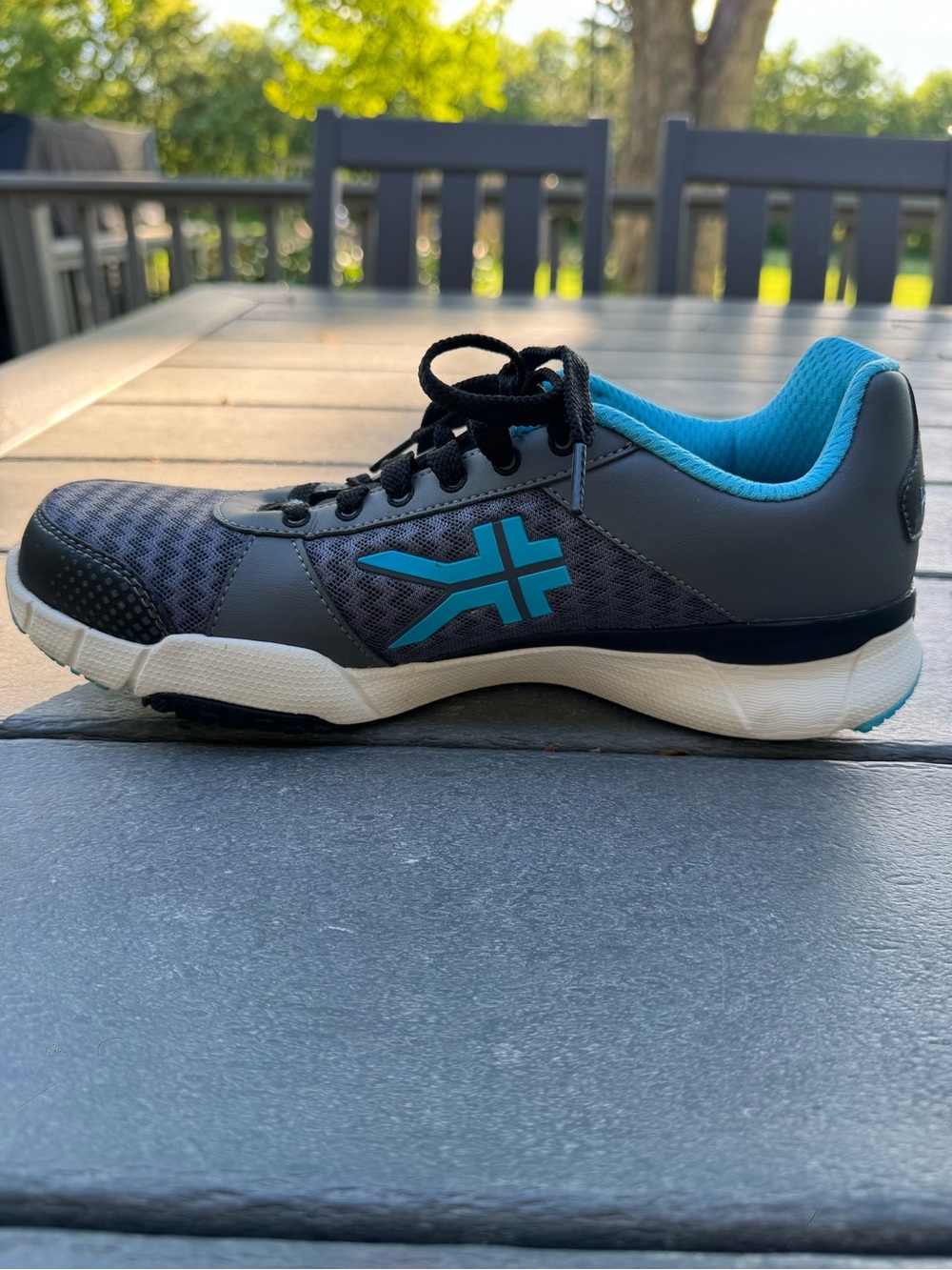 KURU Quantum Sneakers in Urban Concrete, White & Topaz Blue - Picture 4 of 9